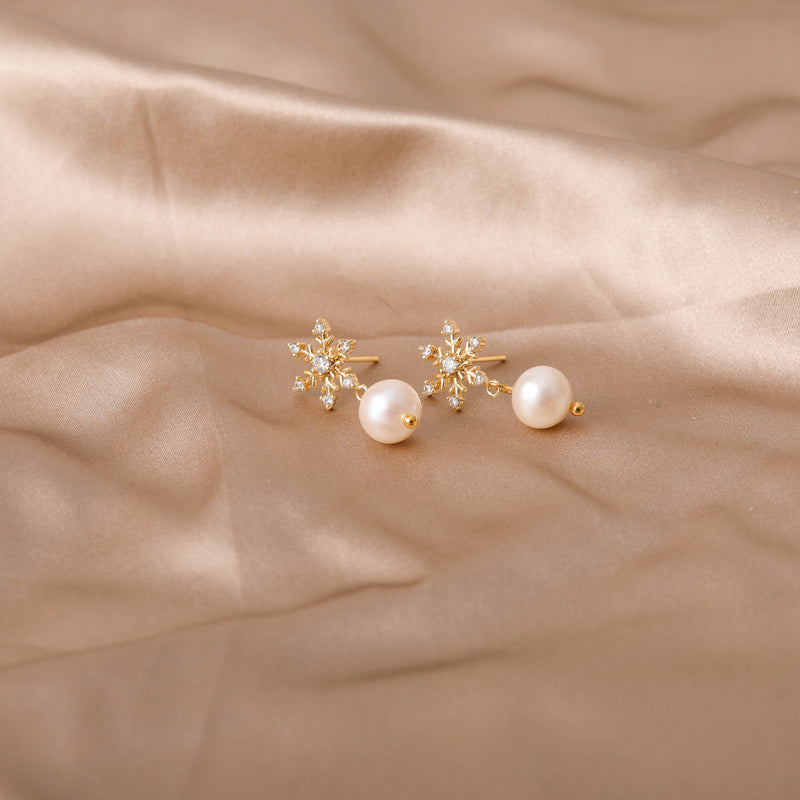 ROSAS Snow White Freshwater Pearl Earrings ARS104